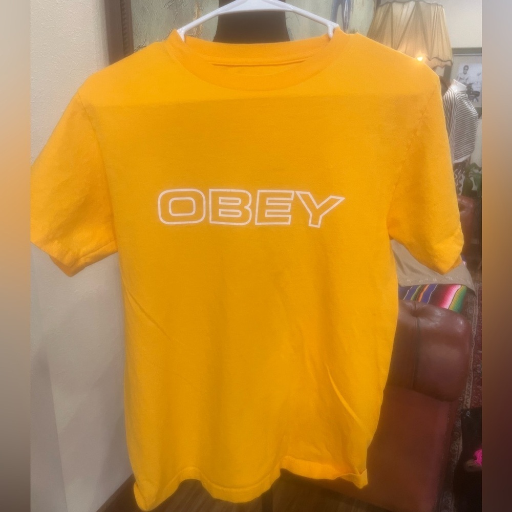 OBEY t shirt size small in EUC